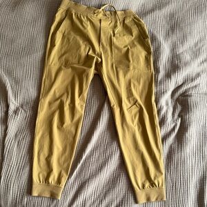 Lululemon men’s ABC jogger, size large.